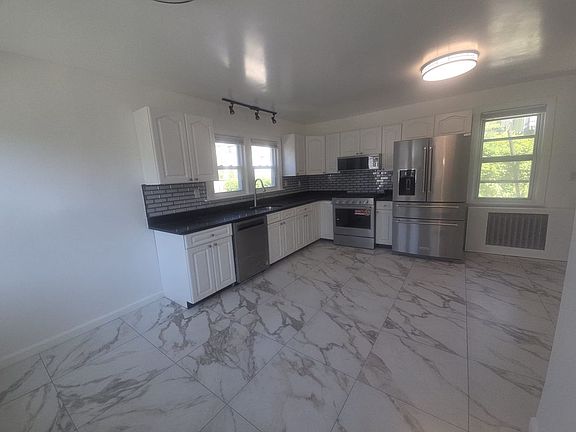 4th image of 101 Maple St