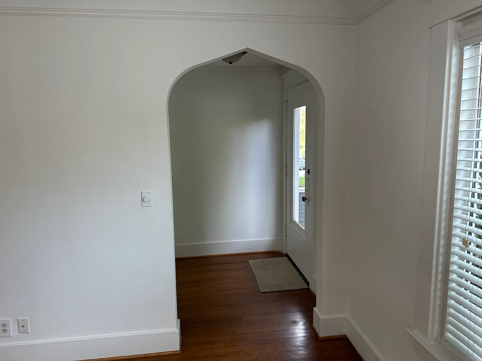 3 bed, 1400 sqft, $4,200 — Photo 4