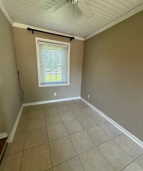 9004 Sparrow Dr — Photo 7