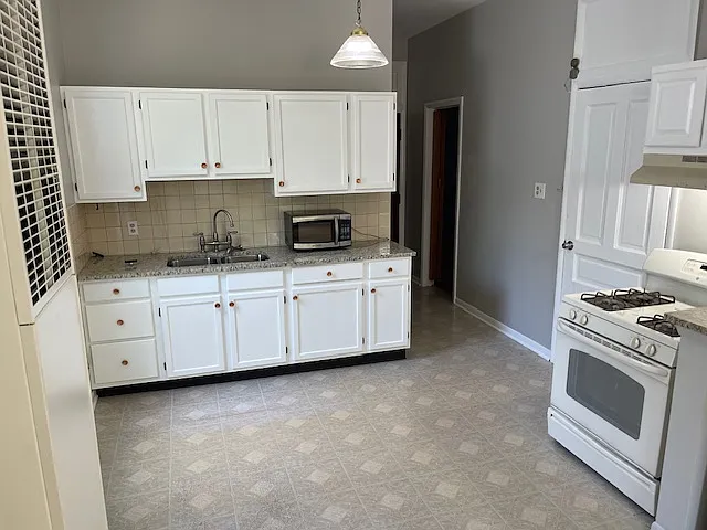1749 N Honore St #2F — Photo 8