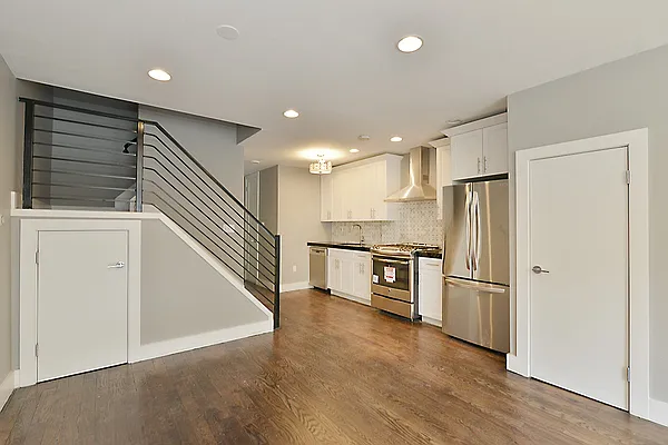 Sold by Nest Seekers International | media 5