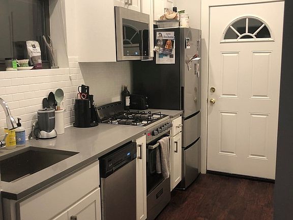 3rd image of 639 W Roscoe St APT R3
