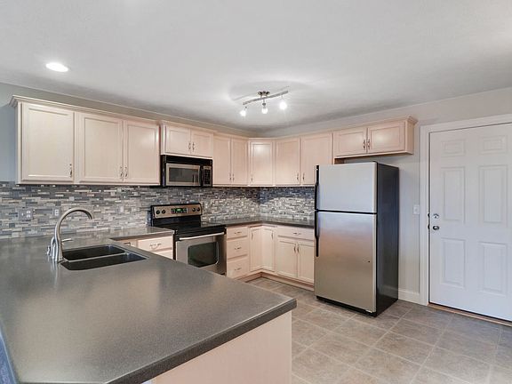 5th image of 1906 Park West Dr