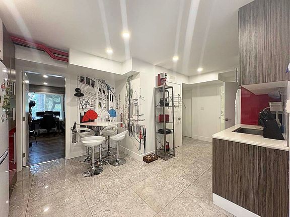 5th image of 609 Lidster Pl