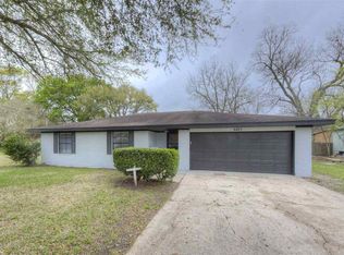 6401 32nd St, Groves, TX 77619