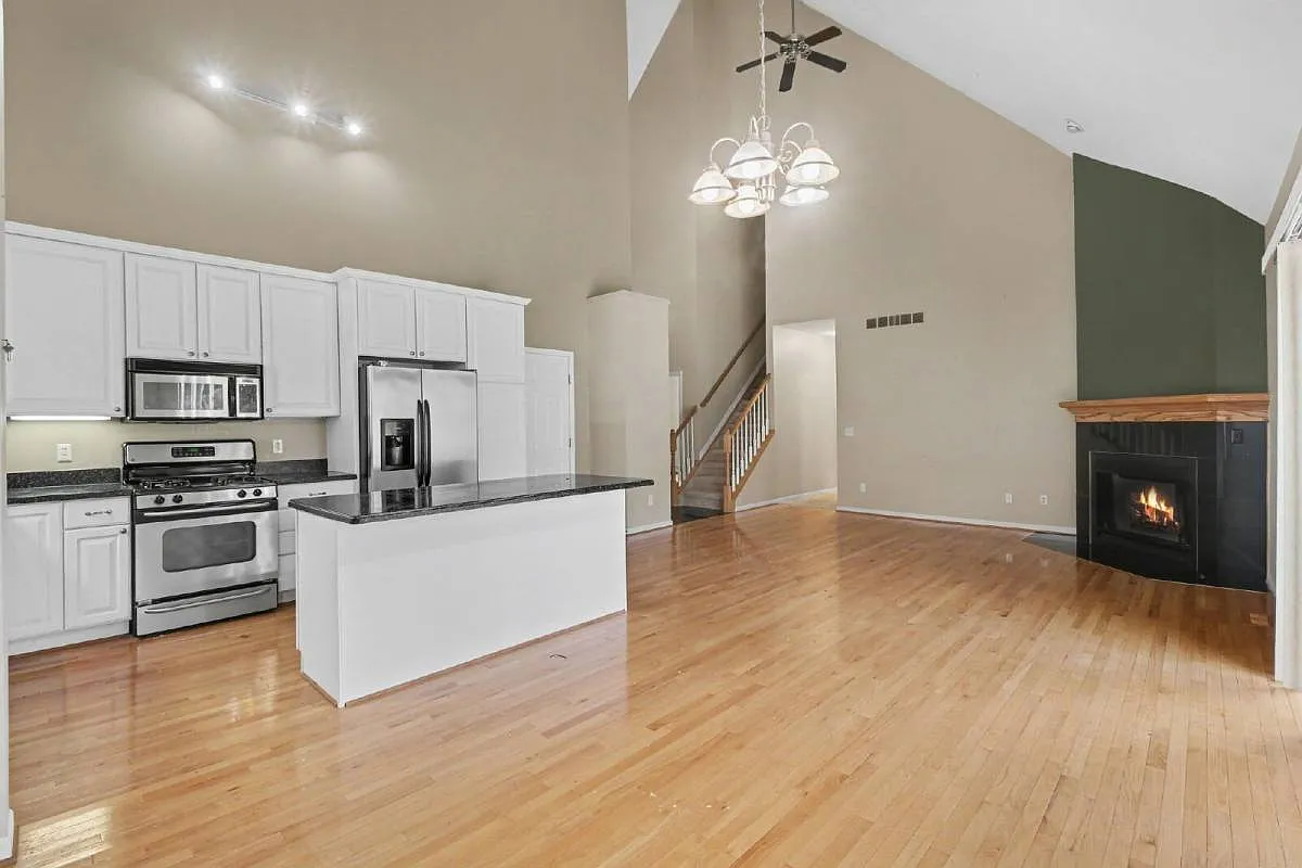 2685 Diane Marie Court in Waterford, MI 48329 — Photo 4