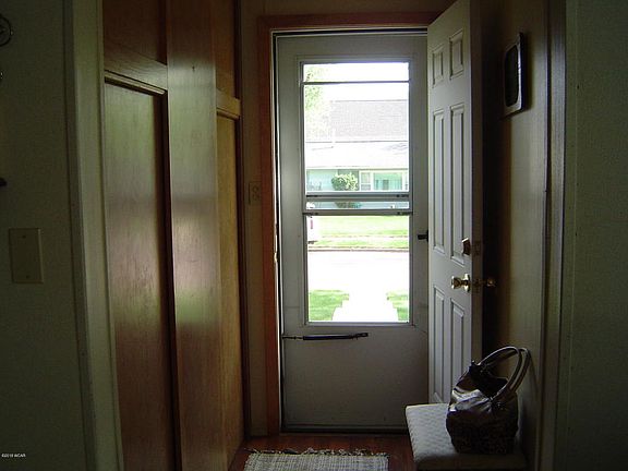 4th image of 407 E Elm St