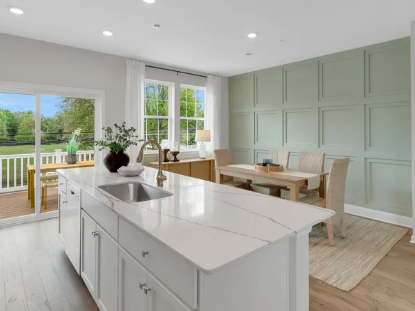 301 Lantern Ct, Sellersville, PA 18960