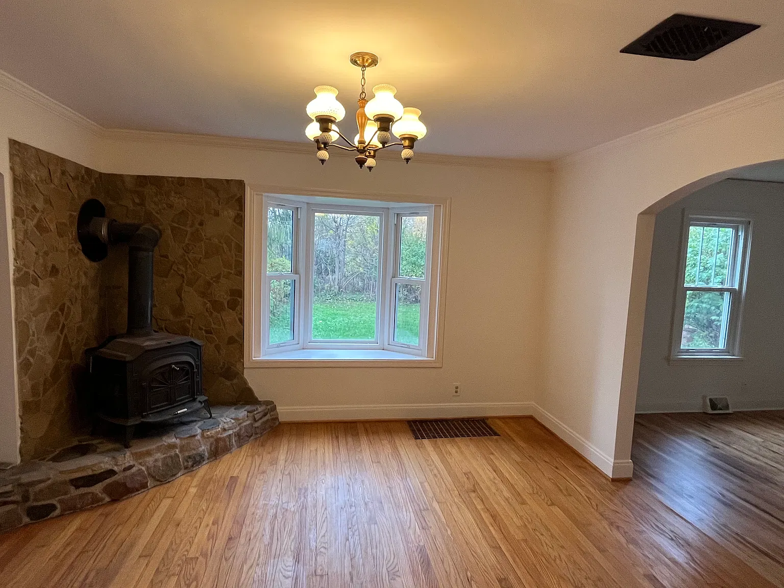 5 bed, 2320 sqft, $2,975 — Photo 4