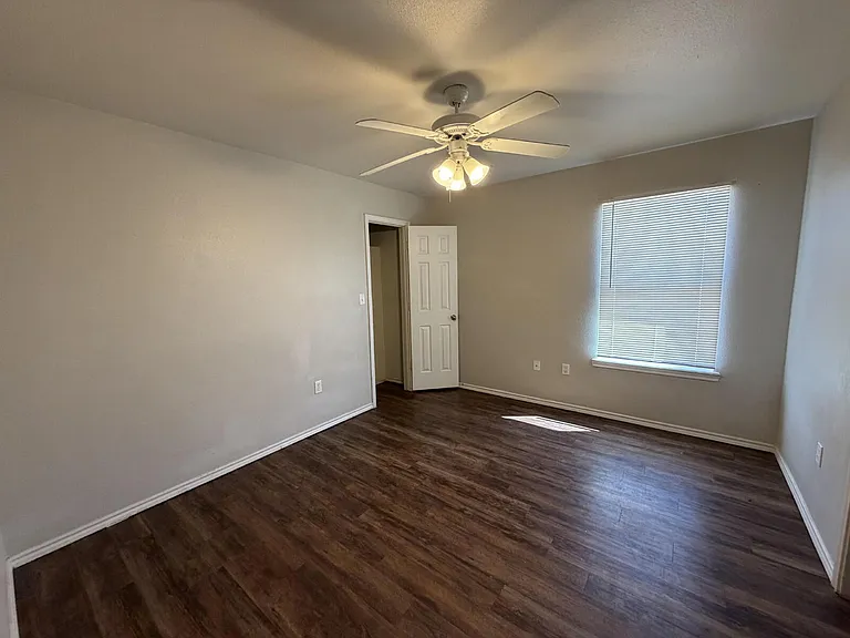 533 N Clinton Ave #B — Photo 6