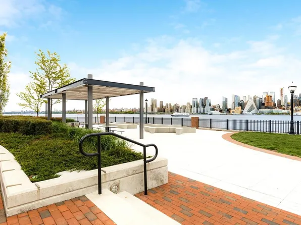 1000 Avenue At Port Imperial image 21 of 25