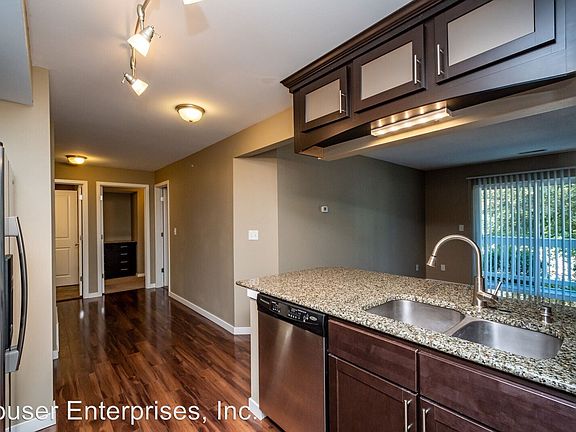 4th image of 1000 Oakcrest St APT 108