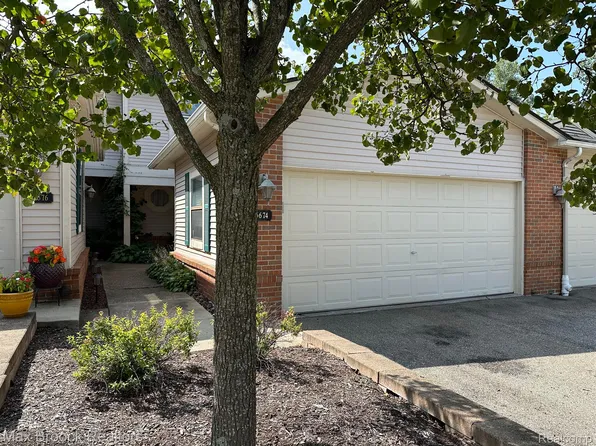 5674 Drake Holw W, West Bloomfield, MI 48322