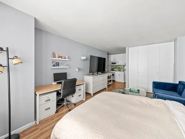 45 East 25th Street image 2 of 14
