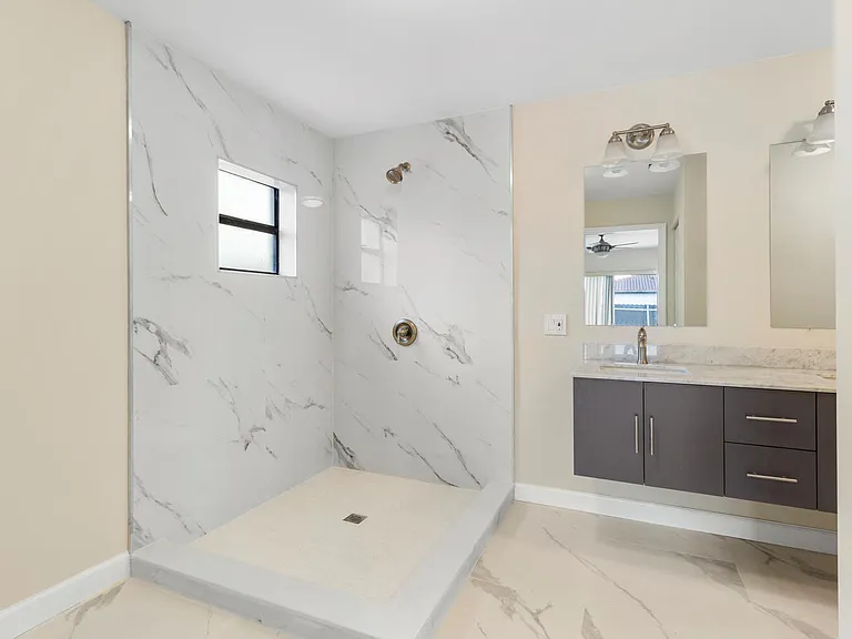 8871 SW 6th St — Photo 5