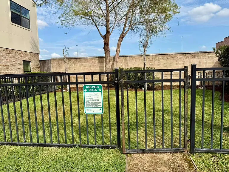 1254 N Post Oak Rd #B — Photo 25