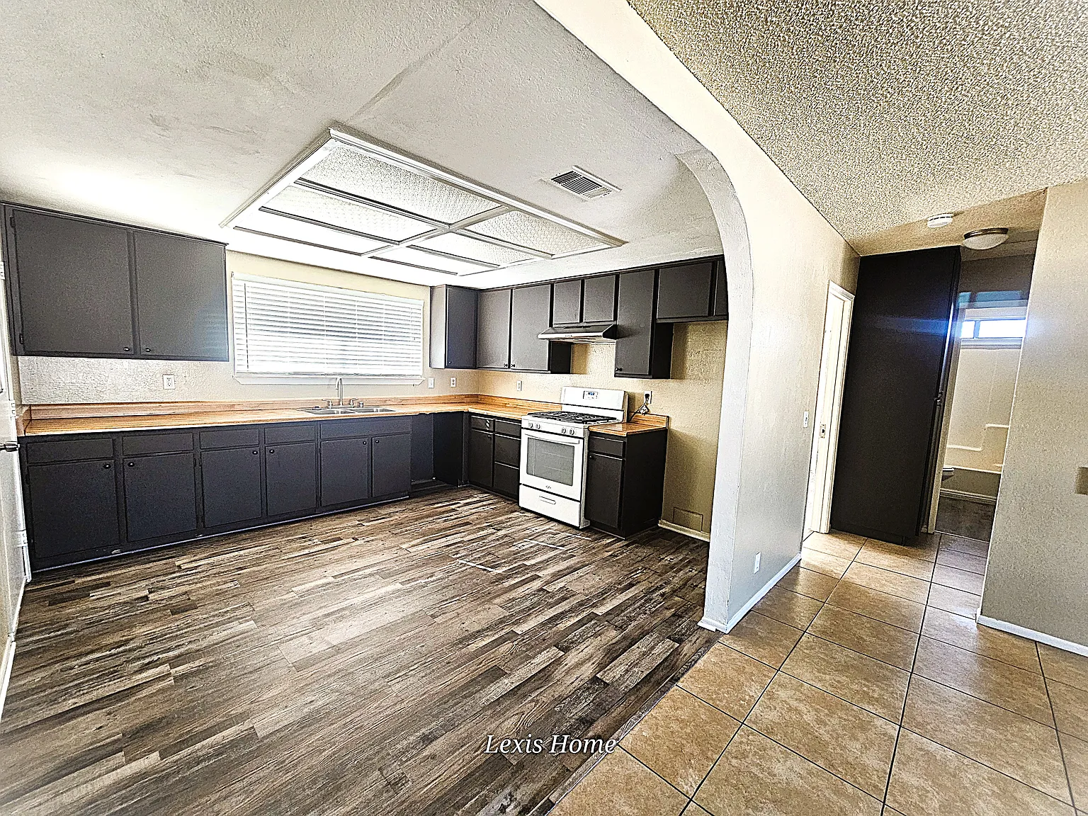 2 bed, 868 sqft, $1,395 — Photo 3