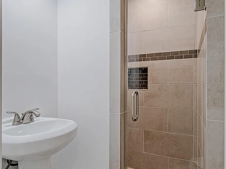 3406 Forest Village Dr — Photo 19