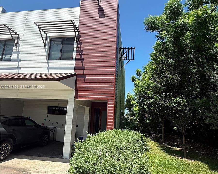 1st image of 916 NW 8th St #6