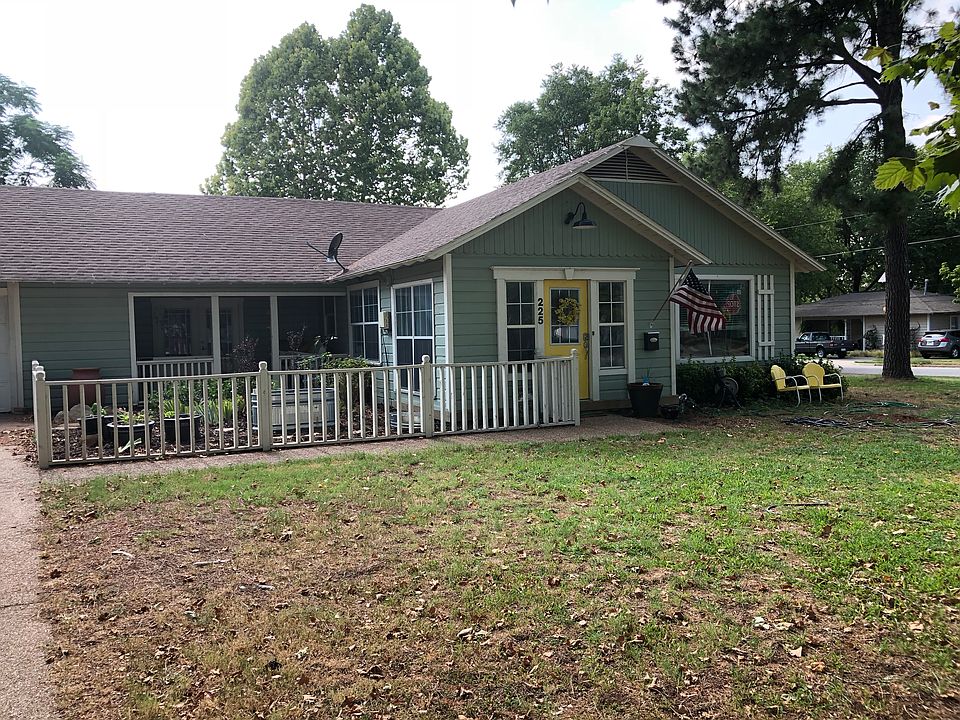 1st image of 225 Lucas Dr