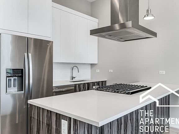 3rd image of 941 N Crosby St #405