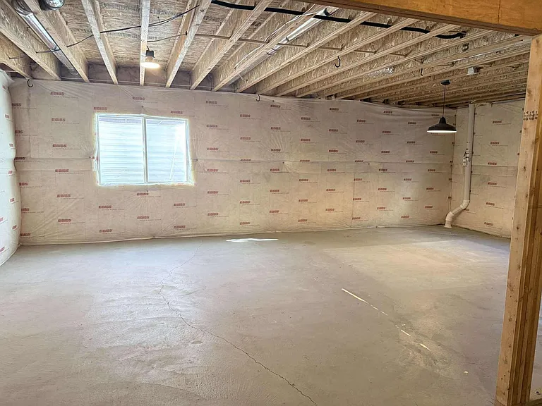1467 W Holland Dr — Photo 15