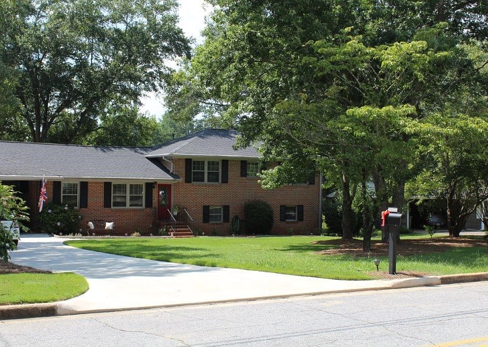 1st image of 1465 Wesley Dr