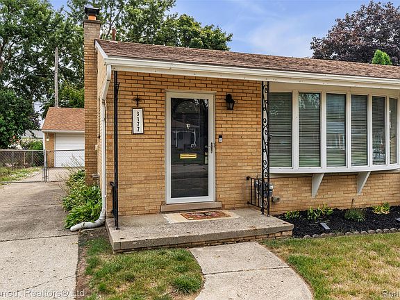 4th image of 3177 Treadwell St