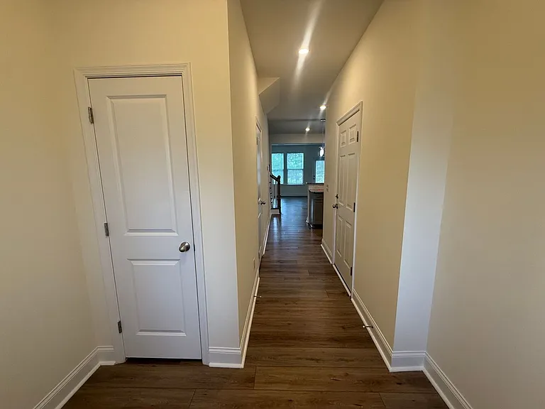 1424 Crest Creek Ct — Photo 3