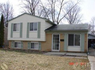 920 Surrey Hts, Westland, MI 48186