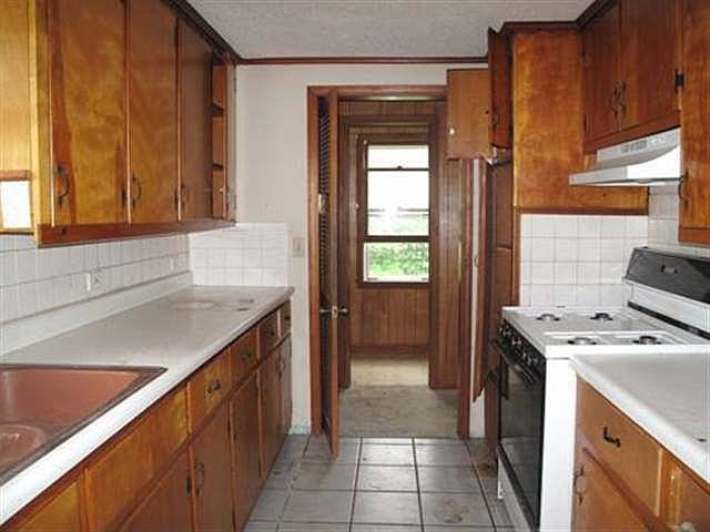 2nd image of 135 N Hardy Ave