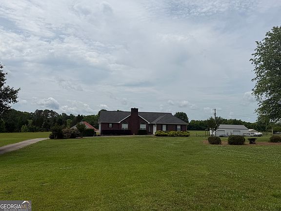 3rd image of 1447 Birdie Rd