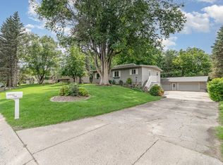 7286 Prairie View Dr, Eden Prairie, MN 55346
