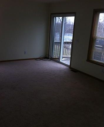 5th image of 102 E Montcalm St #1