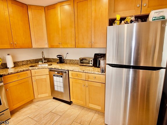 3rd image of 78 Woodward Ln