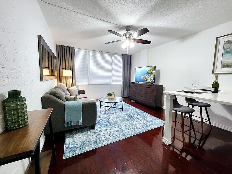 1800 Lavaca St #102 — Photo 2