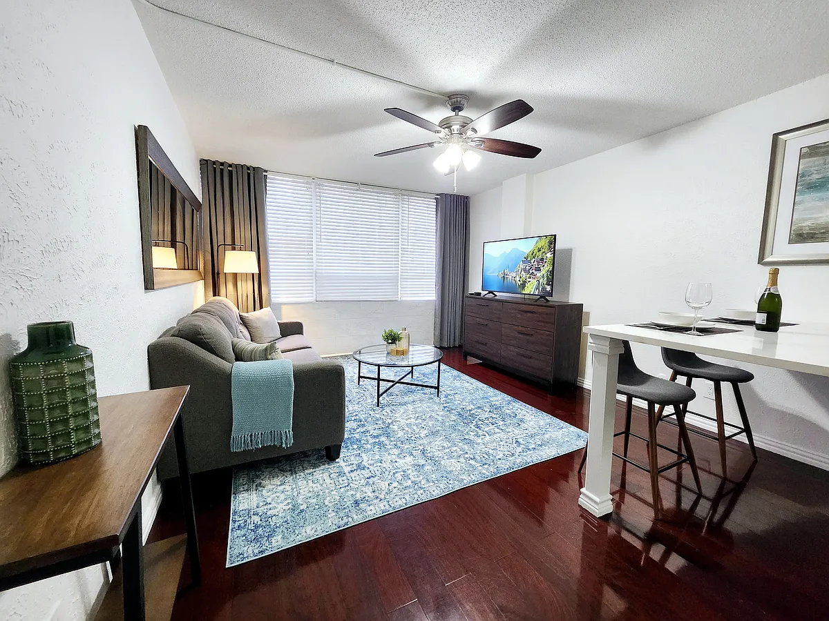 Building Photo - 1800 Lavaca St #102