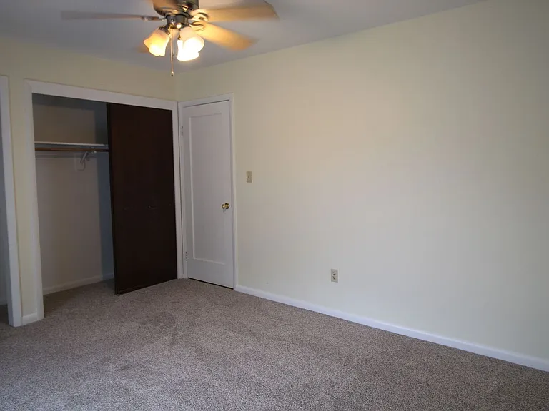 220 Clover Ln — Photo 11