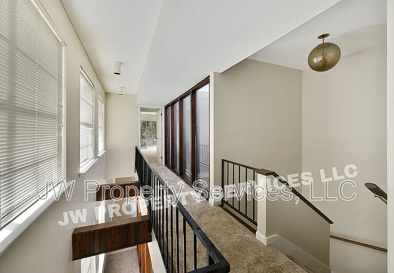 309 Lilac St — Photo 7