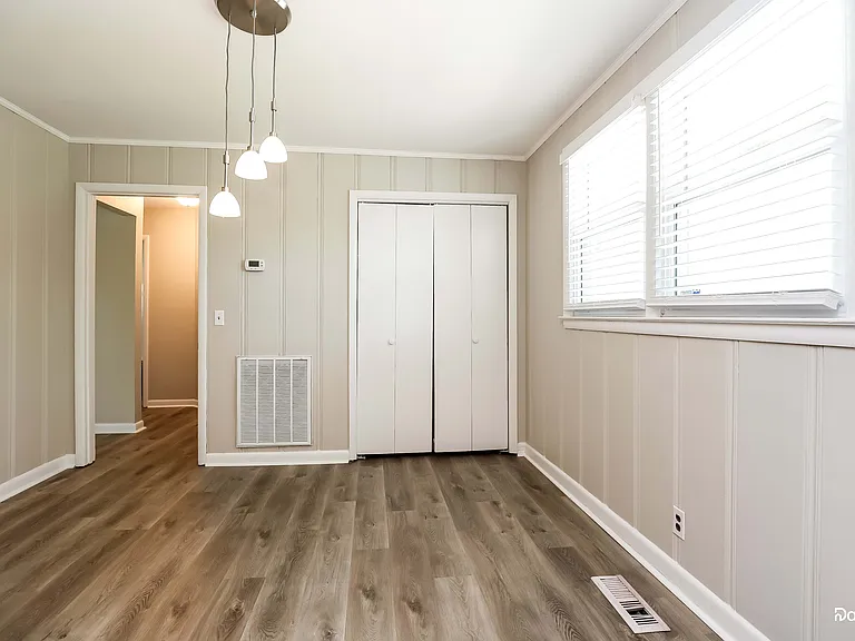 572 Whispering Hills Dr — Photo 9