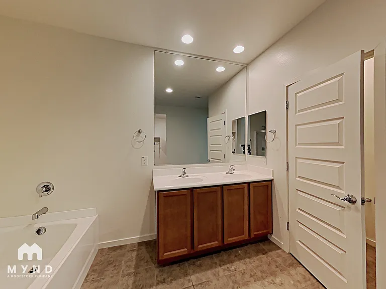 565 W Tallula Trl — Photo 7