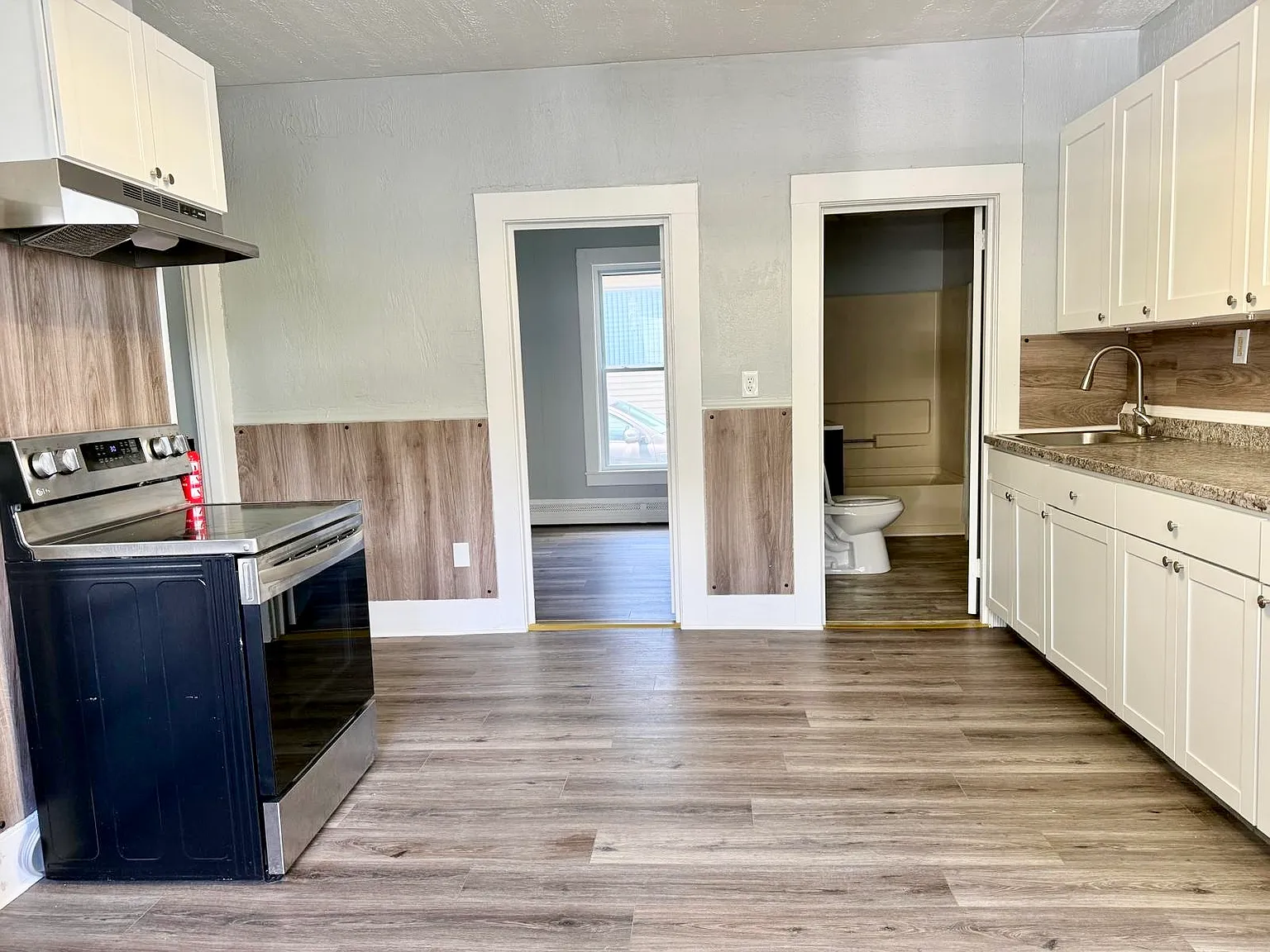 3 bed, $1,600 — Photo 3