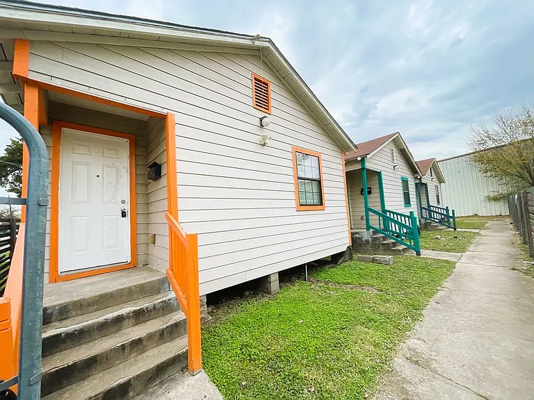 3815 Drew St — Photo 1