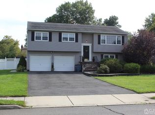 8 Matthew Ave, Kendall Park, NJ 08824