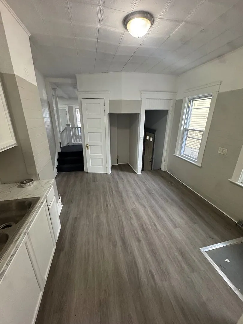 4 Bedroom Home for Rent in Glenville Cleveland — Photo 4