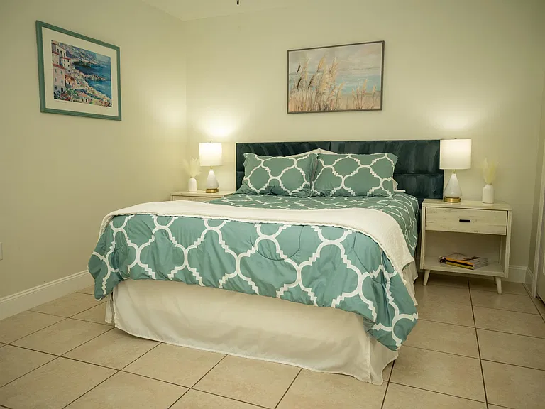2247 Pineland Ave — Photo 23