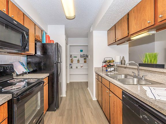 5th image of 1217 Americana Ln #90e398bb2