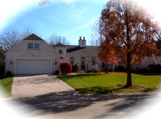 6 Hillcrest Dr, Sugar Grove, IL 60554