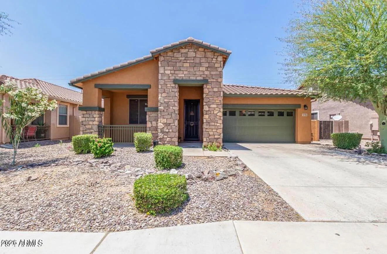 3 bed, 2.0 bath, 1885 sqft, $2,600 — Photo 1