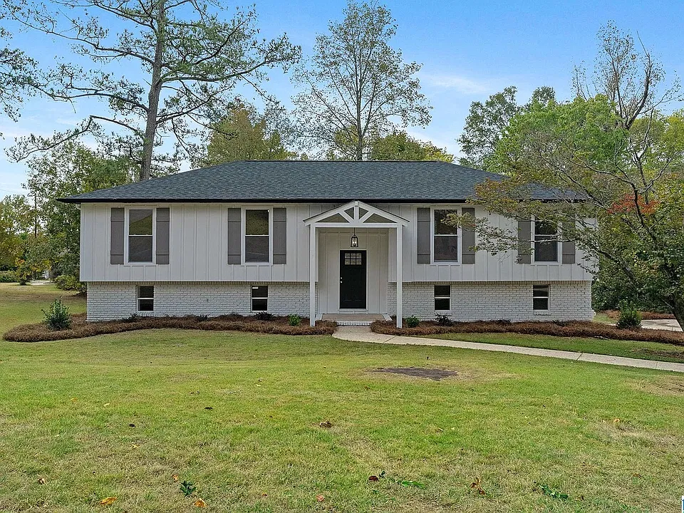 2201 Locke Cir